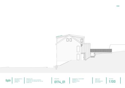 Fasadetegning (opprikk) av en bygning sett fra siden, med trapp og terrengforhold.