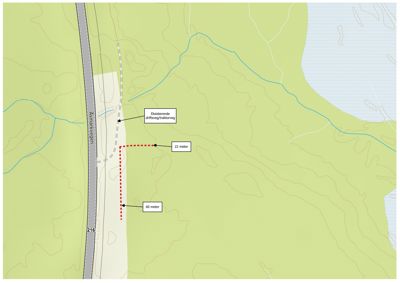 Situasjonsplan som viser en eksisterende driftsvei/traktorvei langs en vei (Asmeløkken), med angitte avstander (22 meter og 62 meter) og terrengkonturer.