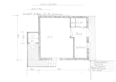 Etasjeplan for en annekssbygning som viser romfordeling (soverom, gang, redskap, bad) og mål.