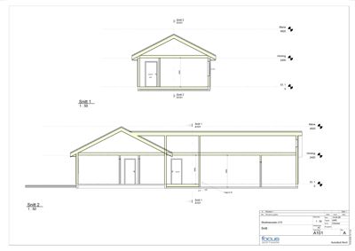 Tegning som viser tverrsnitt gjennom en bygning (hus), med mål på høyder og konstruksjonsdetaljer.