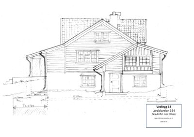 Fasadetegning av en hytte med tilbygg, inkludert mål og detaljer.