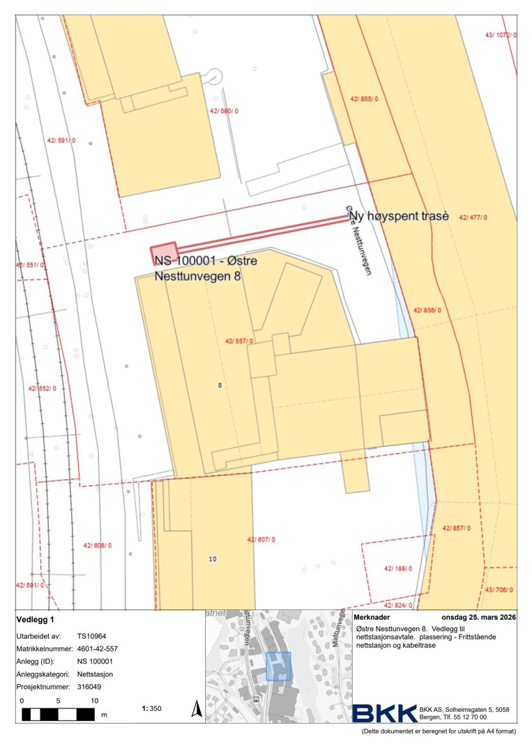 Situasjonsplan som viser tomt, naboeiendommer og en planlagt ny høyspent trasé.