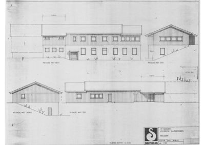 Fasadetegning som viser bygningens utseende fra fire sider (vest, syd, nord og øst).