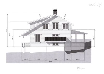 Fasadetegning (opprikk) av en bygning sett fra øst, med angitte mål for høyder, bredder og vinkler.