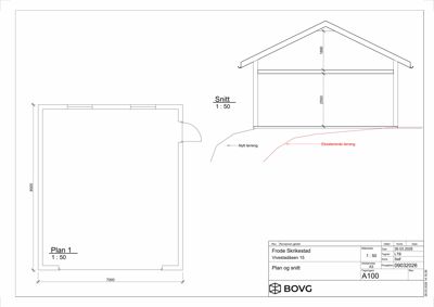 Bildet viser en tegning med både etasjeplan (Plan 1) og et snitt (Snitt) av en bygning. Snittet illustrerer høyde, takform og forhold mellom ny og eksisterende terreng.