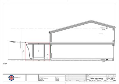 Snittegning (Snitt A) som viser bygningens tverrsnitt, høyder, terrengforhold og konstruksjon.