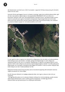 Flyfoto av et naturpelsområde (BN00068476) med en fjord, en vei og en bygning. Bildet er brukt i en rapport for å vise beliggenheten av et tiltaksområde.