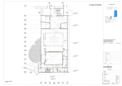 Etasjeplan (Plan 1) som viser romfordeling, vegger, dører og trapp i en bygning.