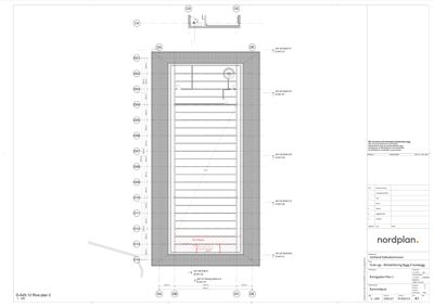 Etasjeplan (Rive plan 2) som viser romfordeling, vegger og innvendige detaljer for et bygg.