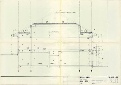 Snittegning av tilbygg til Firda Gymnas som viser konstruksjon, høyder og romfordeling.