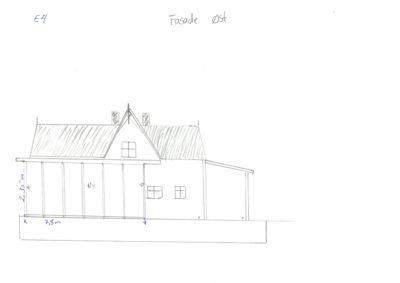 Håndtegnet fasadeopprikk (Fasade Øst) med mål og romoppdeling.