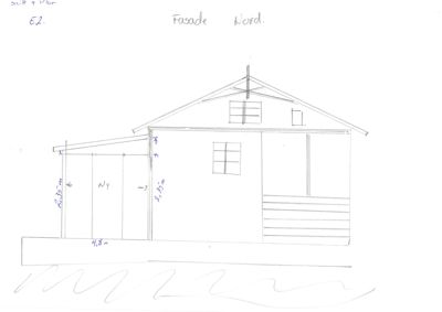 Håndtegnet fasadetegning (Nord) med mål og utforming av vinduer og tak.