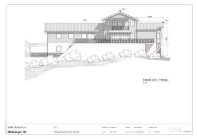 Fasadetegning (opprikk) av en bygning sett fra vest, med mål og detaljer om tilbygg.