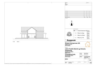 Fasadetegning (opprikk) av bygningen sett fra fronten, med tegnet snittlinje A-A og nordpil.
