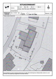 Situasjonskart som viser eiendomsgranser, bygningers plassering og mål på tomta.