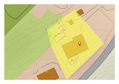 Situasjonsplan som viser tomtens form, omgivende terreng (konturlinjer), nabolag, veier (Nerrebakveien) og plassering av eksisterende og planlagt bygning.