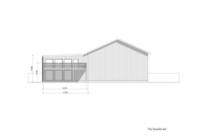 Fasadetegning (opprikk) av en bygning sett fra øst, med angitte mål og tekst 'Ny fasade øst'.