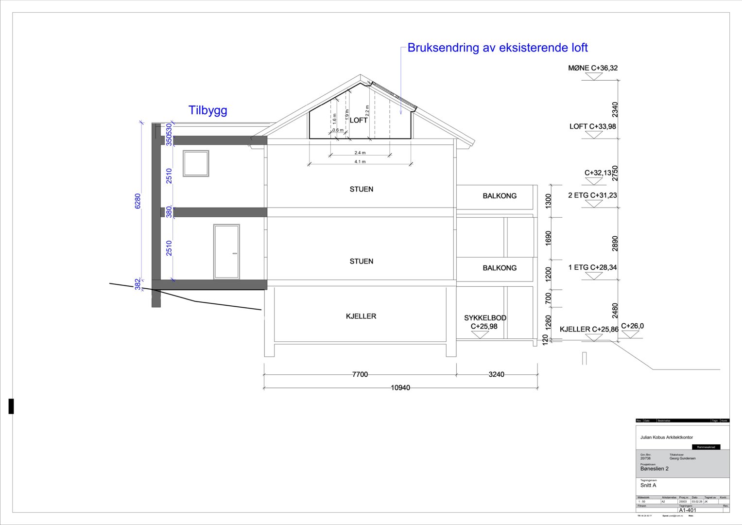 Oppriss (fasadetegning) som viser bygningens høyde, etasjer, takform og dimensjoner.