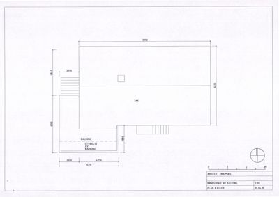 Plantegning som viser etasjeplan for en utvidelse av balkong og tak, med angitte mål og romoppdeling.