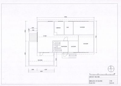 Etasjeplan (2. etasje) som viser romfordeling, dører, trapper og balkong med målinger.