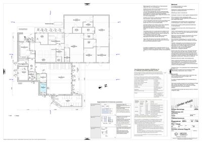 Etasjeplan for 1. etasje i en bolig, med romfordeling, dimensjoner og tekniske notater.
