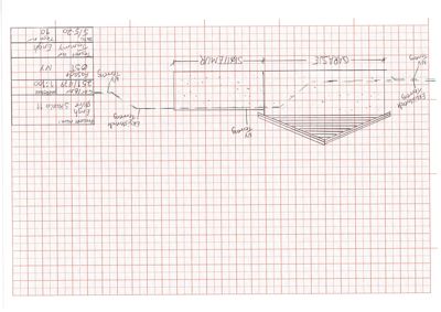 Håndtegnet oppriss (fasadetegning) av en garasje og en stivelmur, med angitte mål og orientering.