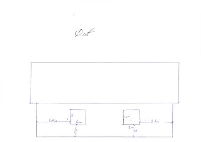 En håndtegnet teknisk detaljtegning som viser dimensjoner og plassering av elementer (sannsynligvis stolper eller søyler) under en bygning.