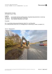 Fotografi av et feltprøvepunkt (P4) med gravemaskin og utgravd jord, illustrerende geotekniske undersøkelser.