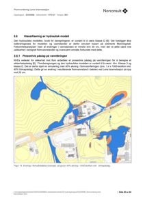 Et kart som viser et flomutsatt område med topografi (konturlinjer), vannveier og bygninger. Kartet illustrerer en simulert flomutsikt basert på en hydraulisk modell.