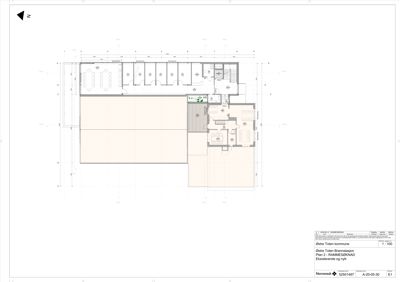 Etasjeplan (rammesøknad) for Østre Tølen Brannstasjon som viser romfordeling, dører og vinduer.