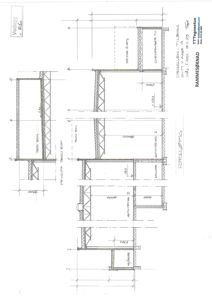 Snittegning som viser tverrsnitt gjennom en bygning med detaljer om konstruksjon, høyder og romfordeling.