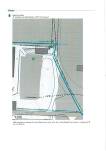 Kartskisse som viser bygningens plassering i forhold til veier (Kvartsvegen) og naboeiendommer.