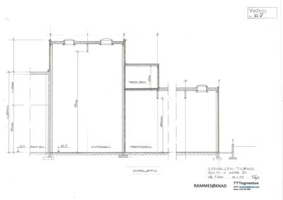 Snittegning (snitt V) av en bygning med angitte høyder og romnavn (Klatrehall, Treningshall).