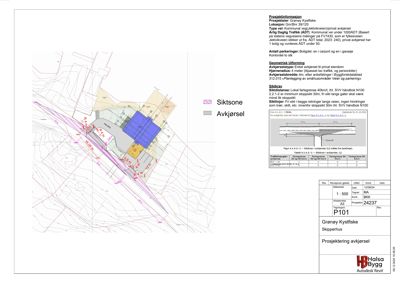 Situasjonsplan som viser en planlagt avkjørsel med siktsone, parkeringsplasser og geometriske opplysninger.
