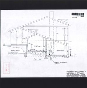 Snittegning av en bolig med carport og overbygg, som viser konstruksjon og høyder.