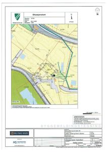 Situasjonskart som viser tomtens beliggenhet, grenser og omgivende infrastruktur.