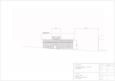 Fasadetegning av en bygning sett fra siden, med mål og arkitektoniske detaljer.