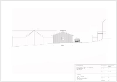 Situasjonsplan som viser tomt, bygninger, høydeforhold og parkeringsplass.