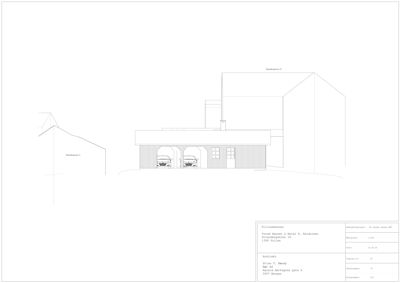 Fasadetegning som viser bygningens utseende fra utsiden, inkludert garasjeporter og takform.