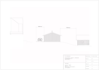 Fasadetegning som viser bygningens utseende sett fra siden, med mål og bil.