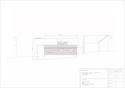 Fasadetegning som viser bygningens utseende sett fra siden, med mål og detaljer.