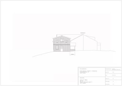 Fasadetegning av en bygning sett fra fronten, med mål og arkitektinformasjon.