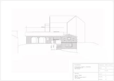 Fasadetegning som viser bygningens utseende sett fra fronten, inkludert mål og arkitektoniske detaljer.