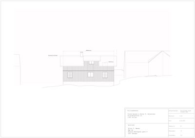 Fasadetegning som viser bygningens utseende sett fra fronten med mål og detaljer.