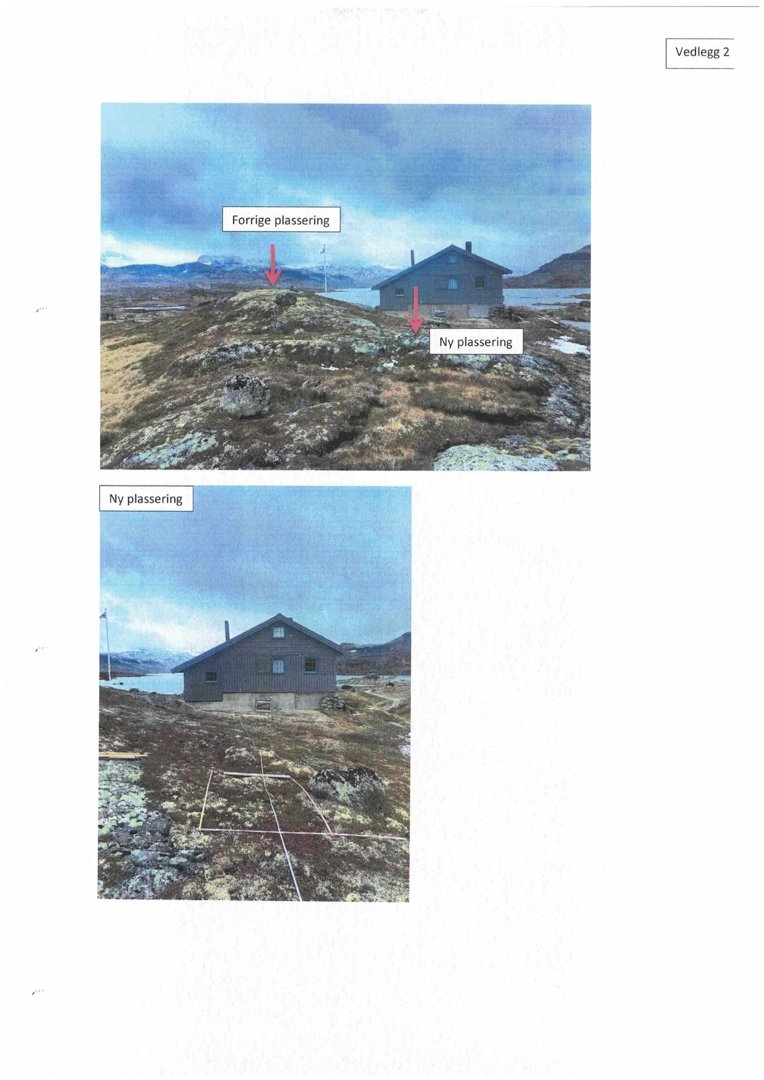 Fotografier av en hytte med markerte plasseringer (forrige og ny) og en tegnet grunnplan overlappet på et av bildene.