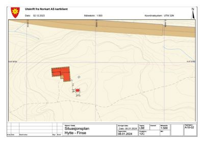 Situasjonsplan som viser tomtens topografi, bygningsplassering og tilgrensende områder.