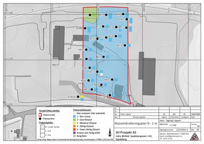 Situasjonsplan som viser et tiltaksområde (rødt) med massehåndteringsplaner (blå felter) og prøvepunkter (svarte prikker) i et terreng med konturlinjer.