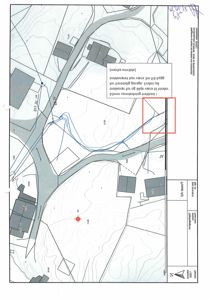 Situasjonsplan som viser tomt, vegnett, høydeforhold og bygningers plassering.