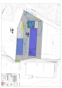 Situasjonsplan som viser tomtens form, grenser, høydeforskjeller (konturlinjer), plassering av bygninger (FKI-7 og FKI-8) i forhold til hverandre og omgivelsene, samt tilknyttede veier og stier.