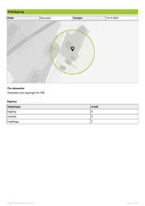 Et digitalt kart (fra Geovekst) som viser en bygning og omgivelsene, med et lokaliseringssymbol.